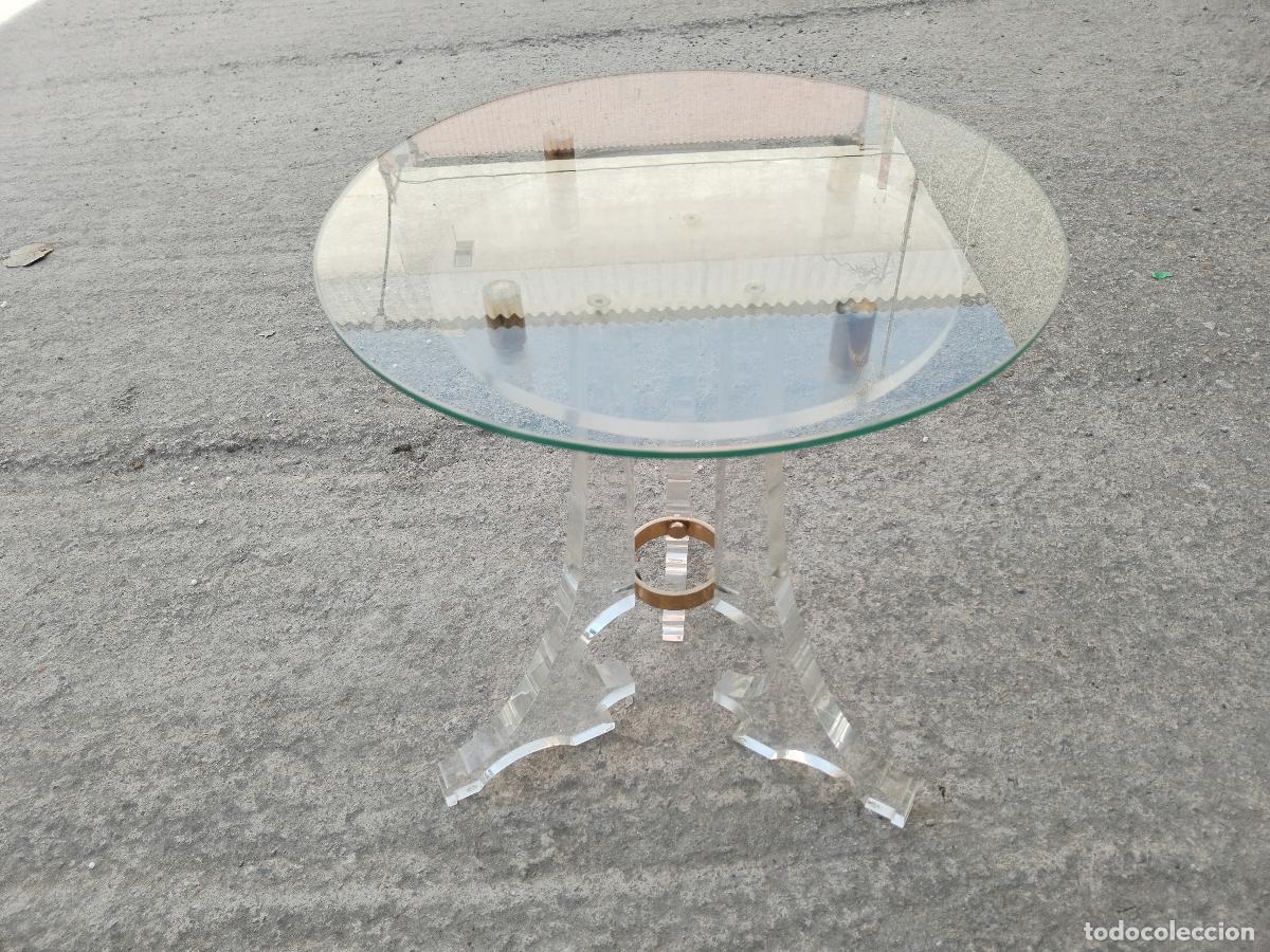 Antig&uuml;edades: mesa auxiliar de cristal y metacrilato - Foto 1