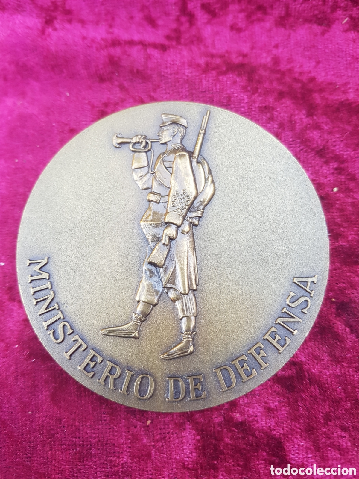 Oggetti Antichi: ANTIGUA MEDALLA DE BRONCE DEL MINISTERIO DE DEFENSA.
