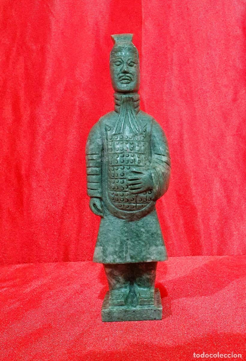 Antig&uuml;edades: Guerrero de marmol. Qin Shi Huang
