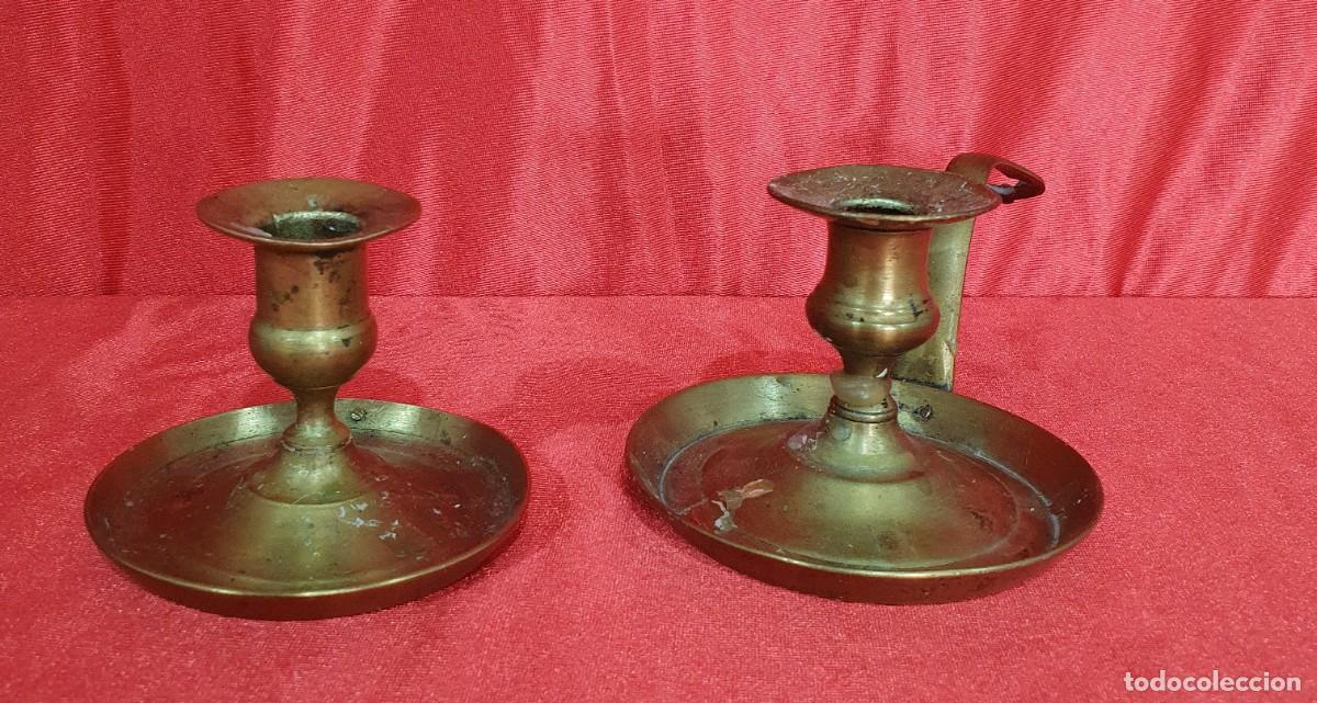 Antig&uuml;edades: Pareja de antiguas palmatorias de bronce - Foto 1