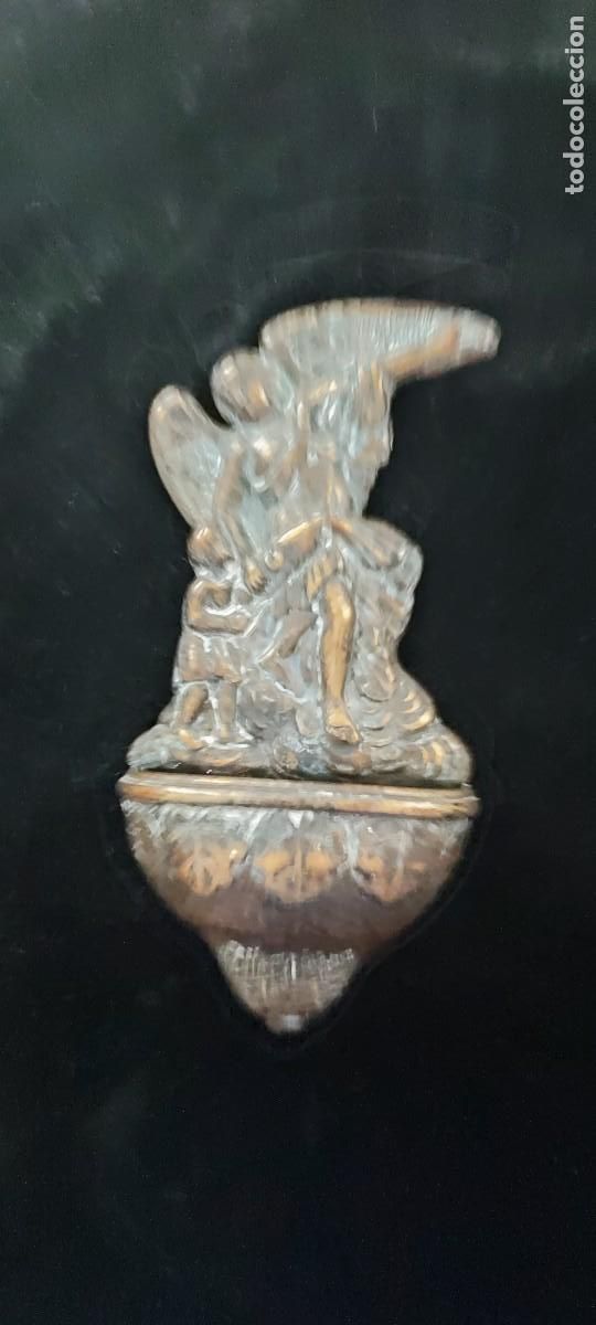 Oggetti Antichi: Antigua benditera de bronc con la figura del &aacute;ngel de la guarda siglo XIX