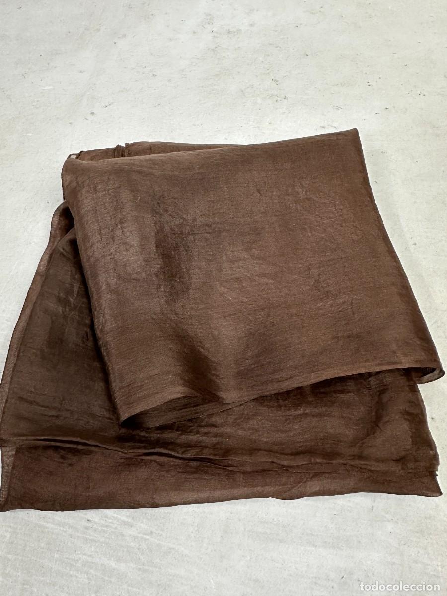 Antig&uuml;edades: Pa&ntilde;uelo de seda color chocolate - Foto 1