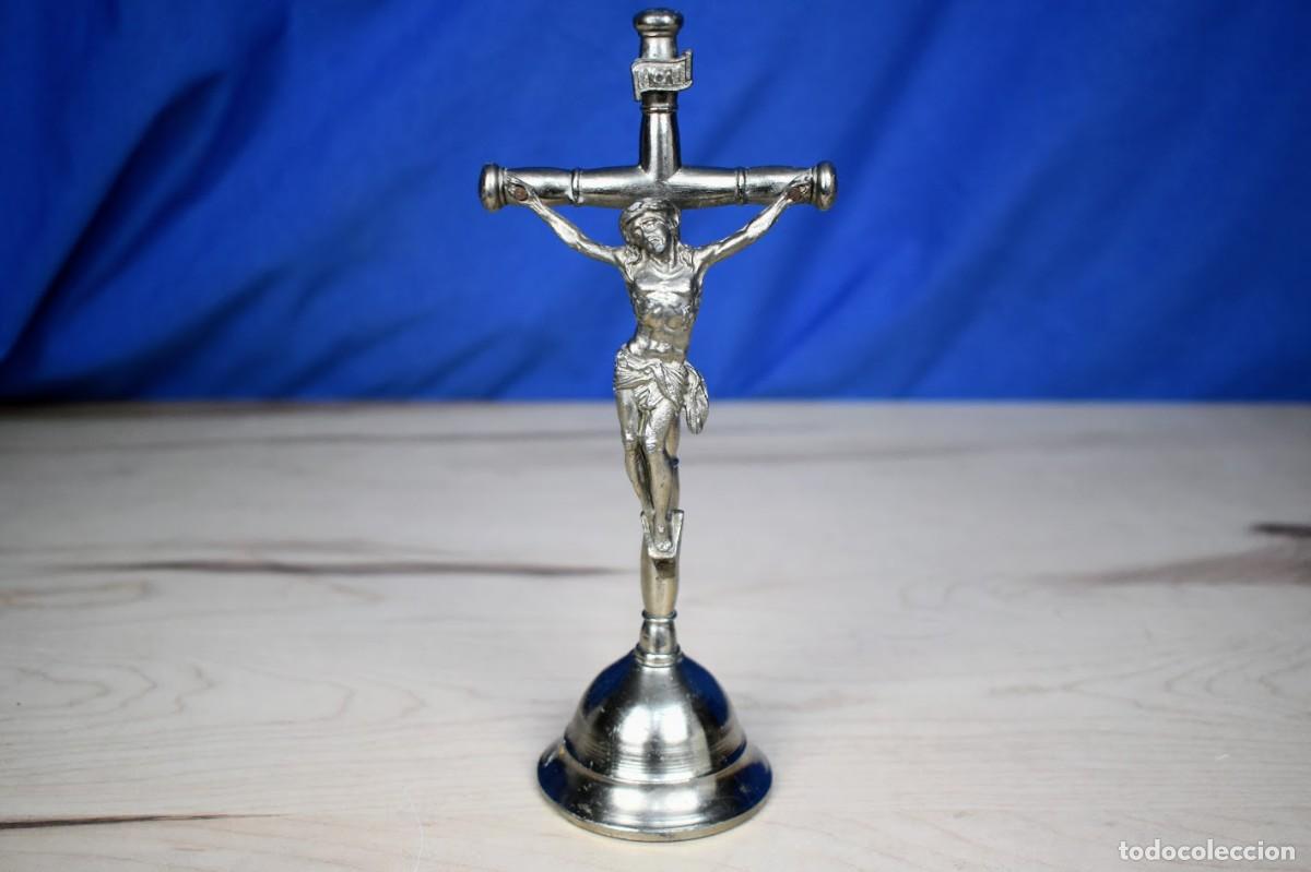 Antig&uuml;edades: Crucificado de sobremesa ba&ntilde;ado en plata - Foto 1