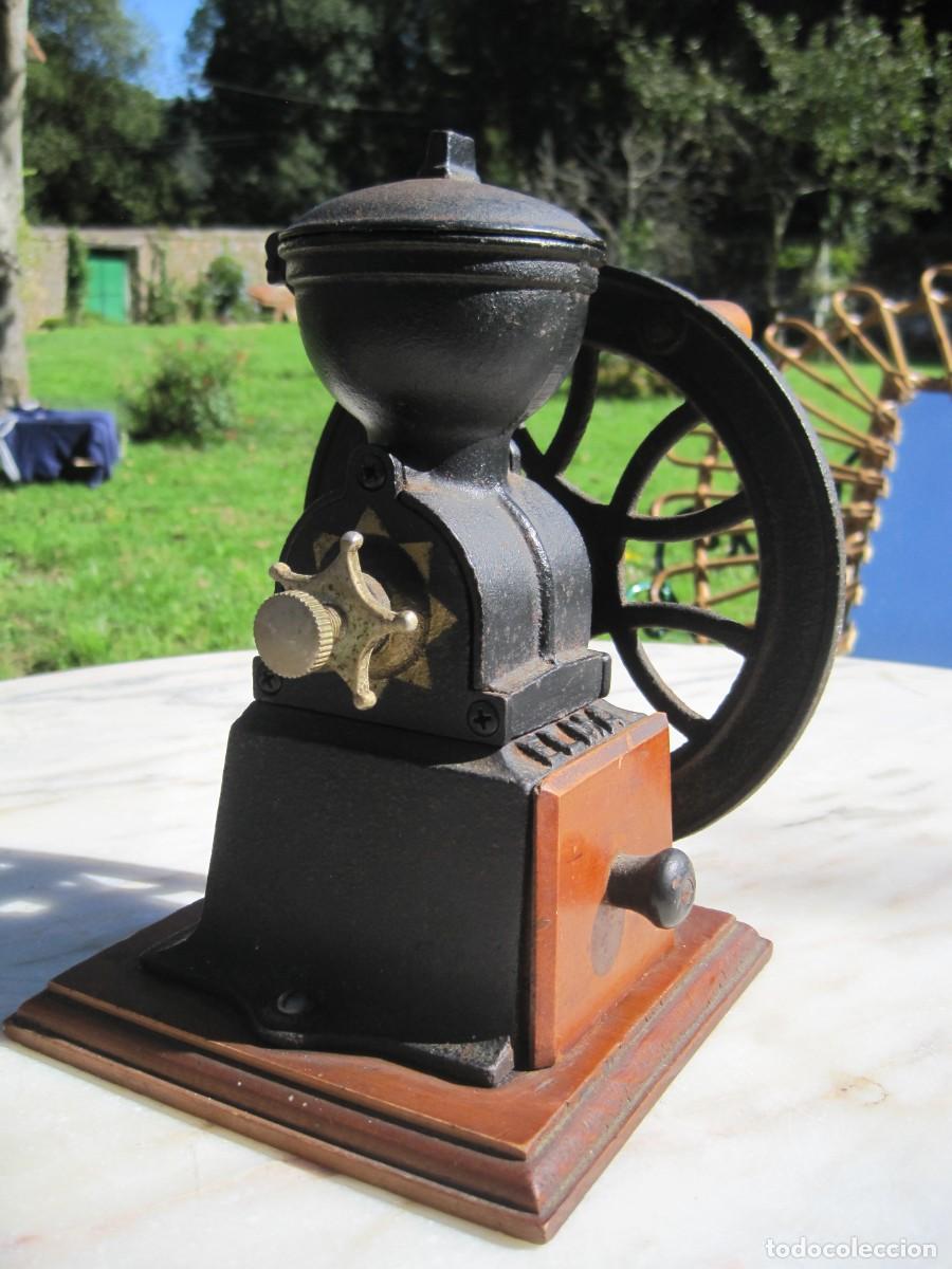 Antig&uuml;edades: MOLINILLO DE CAF&Eacute; CON RUEDA - MARCA ELMA - HIERRO Y MADERA