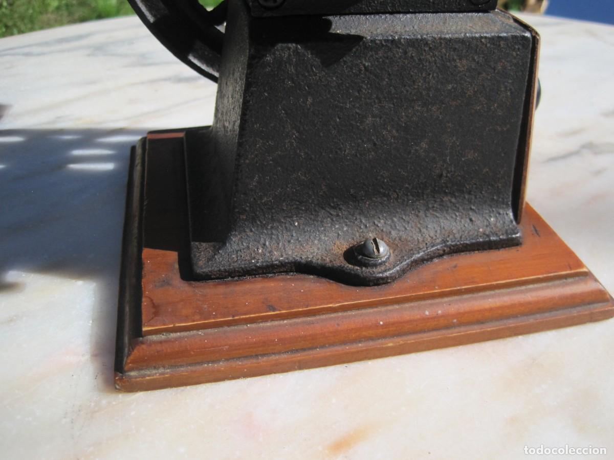 Antig&uuml;edades: MOLINILLO DE CAF&Eacute; CON RUEDA - MARCA ELMA - HIERRO Y MADERA - Foto 3
