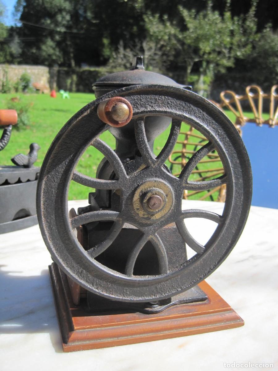 Antig&uuml;edades: MOLINILLO DE CAF&Eacute; CON RUEDA - MARCA ELMA - HIERRO Y MADERA - Foto 5