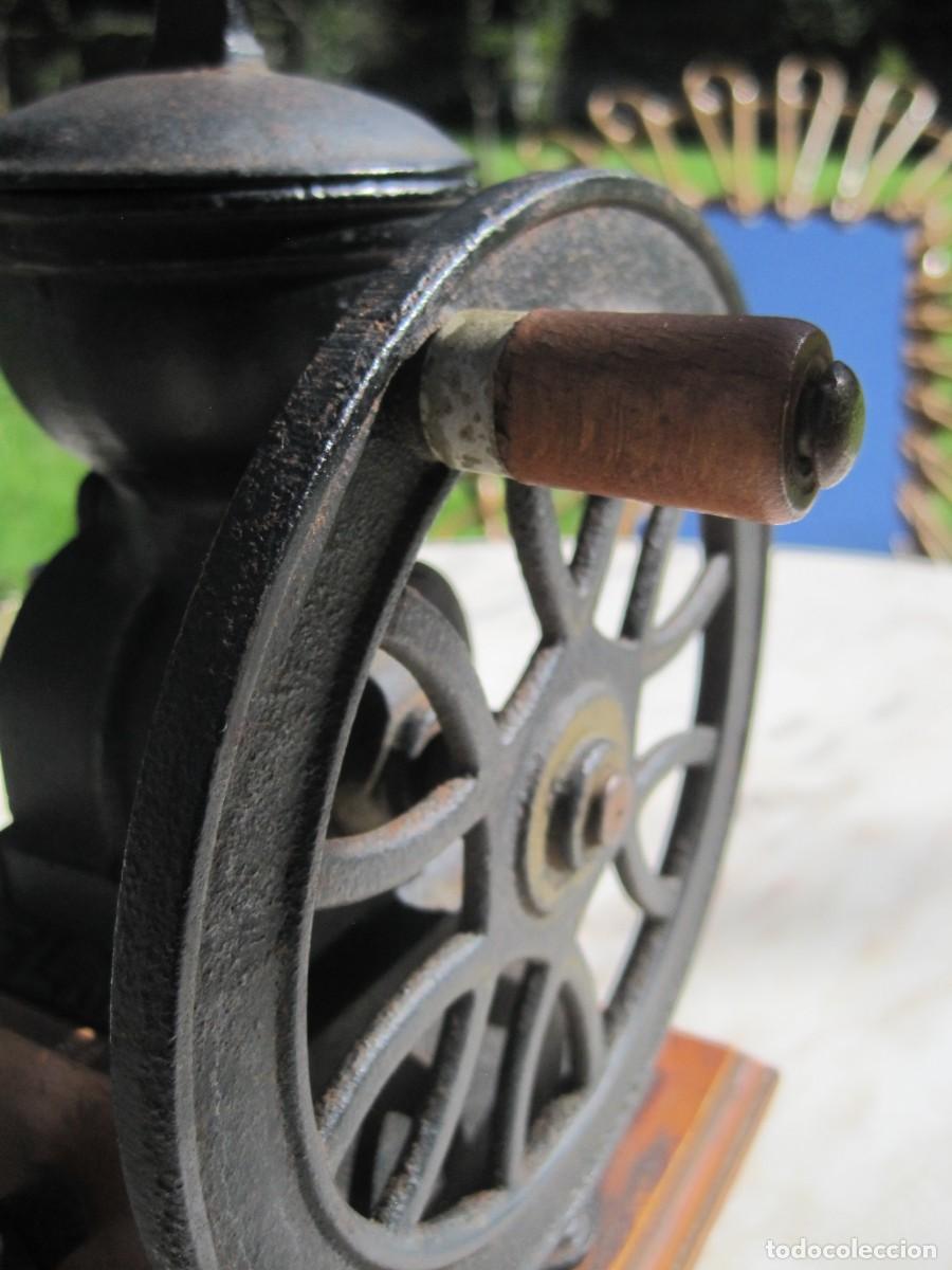 Antig&uuml;edades: MOLINILLO DE CAF&Eacute; CON RUEDA - MARCA ELMA - HIERRO Y MADERA - Foto 6