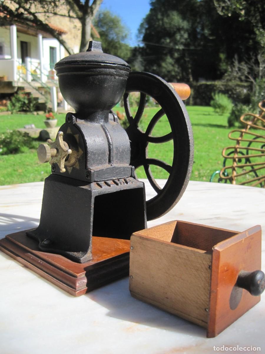 Antig&uuml;edades: MOLINILLO DE CAF&Eacute; CON RUEDA - MARCA ELMA - HIERRO Y MADERA - Foto 10