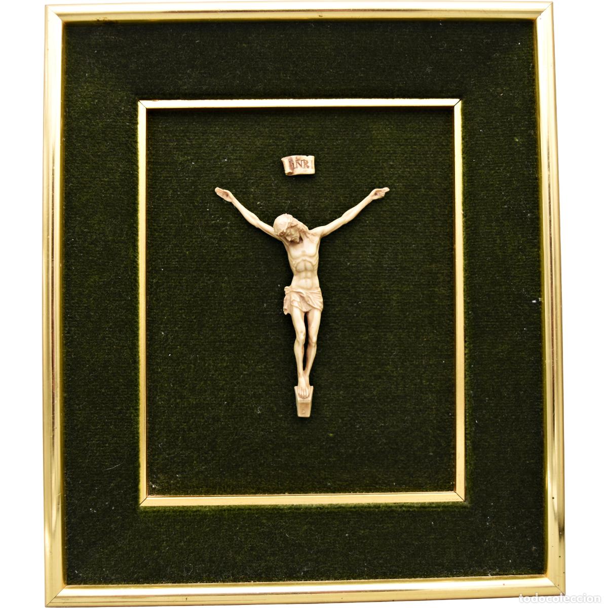 Antig&uuml;edades: Cristo con marco e interior en raso verde - Foto 1