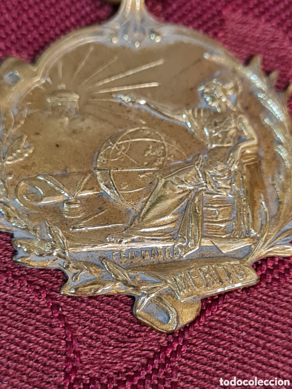 Antig&uuml;edades: Antigua Medalla al m&eacute;rito - Foto 4