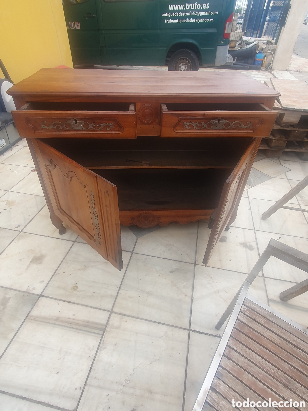 Antig&uuml;edades: Mueble del 18 en nogal macizo - Foto 2