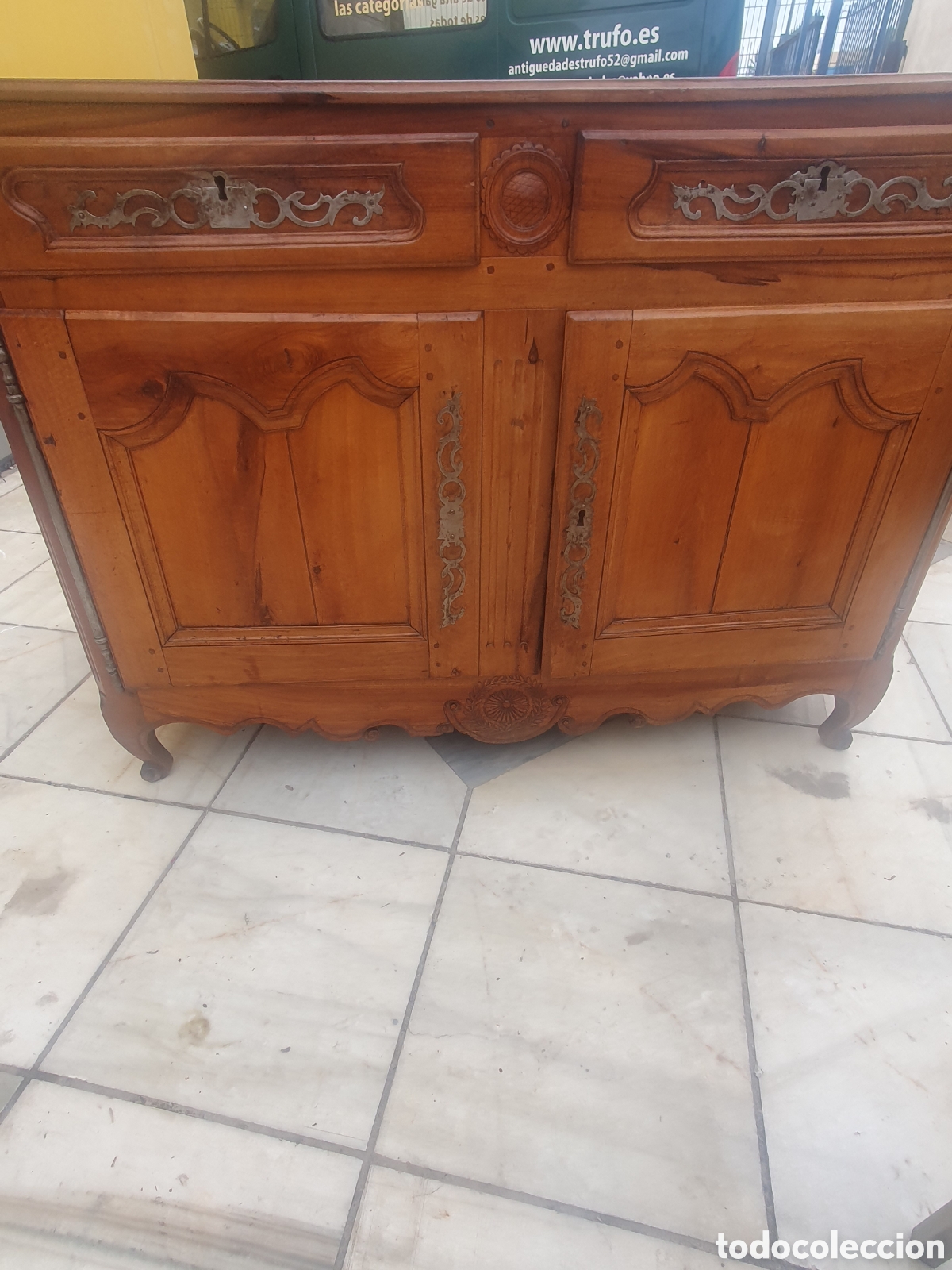 Antig&uuml;edades: Mueble del 18 en nogal macizo - Foto 1