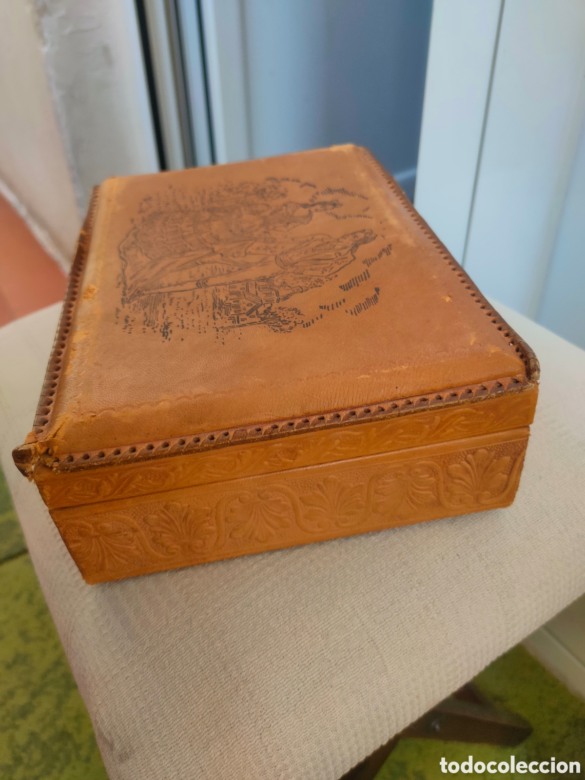 Antig&uuml;edades: Caja de madera y piel. - Foto 3