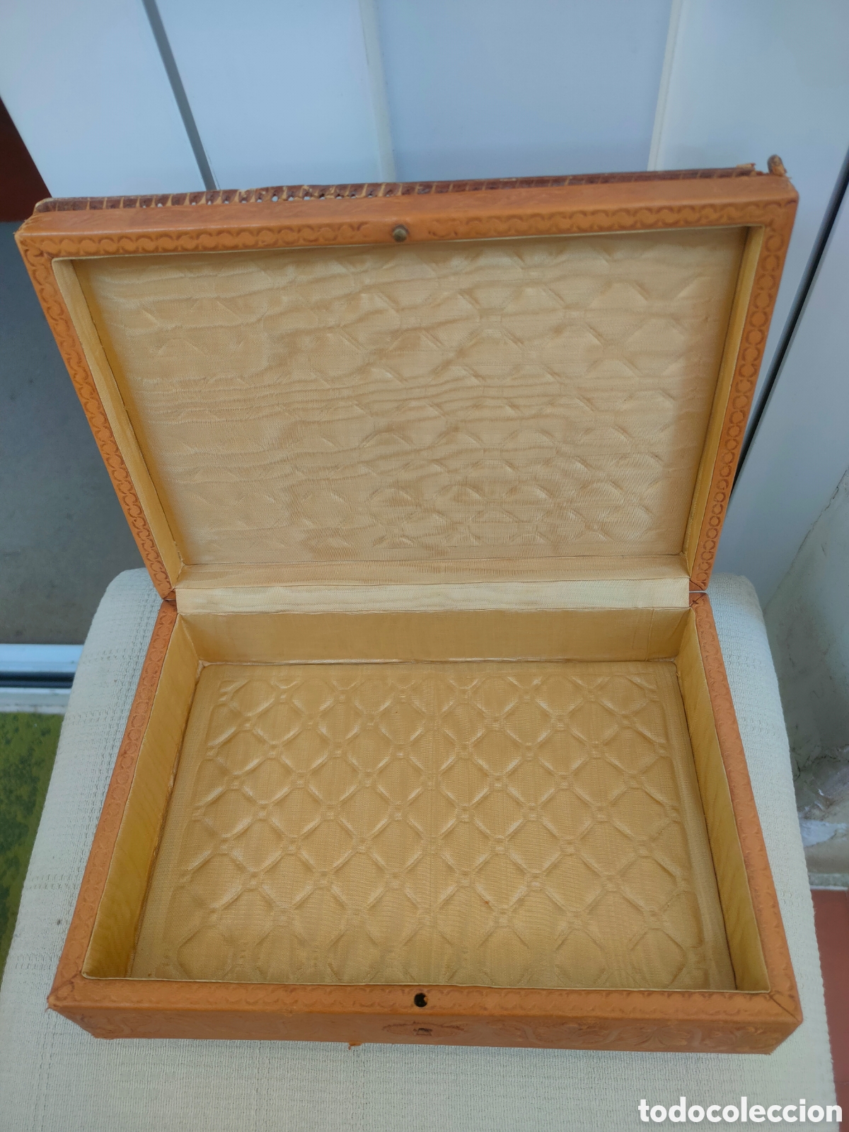 Antig&uuml;edades: Caja de madera y piel. - Foto 4