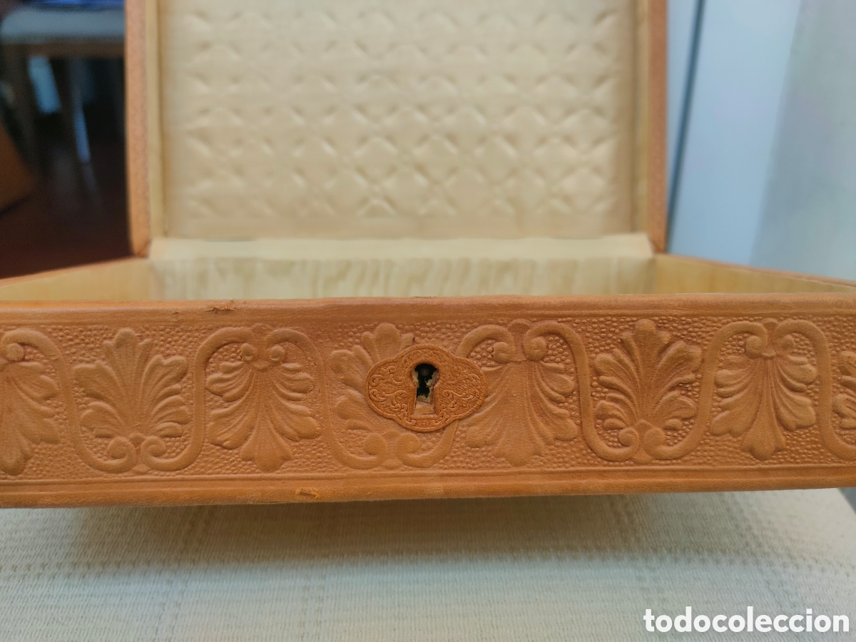 Antig&uuml;edades: Caja de madera y piel. - Foto 5