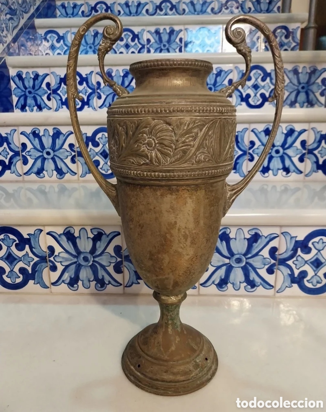 Antig&uuml;edades: Jarron de metal para altar. - Foto 1