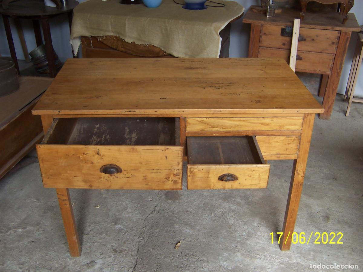 Antig&uuml;edades: mesa de cocina con dos cajones - Foto 2