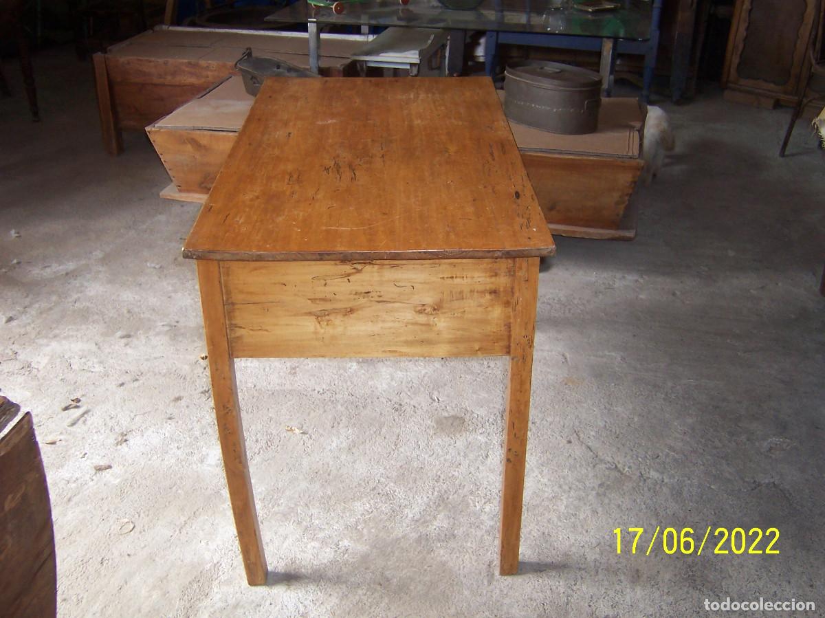 Antig&uuml;edades: mesa de cocina con dos cajones - Foto 3