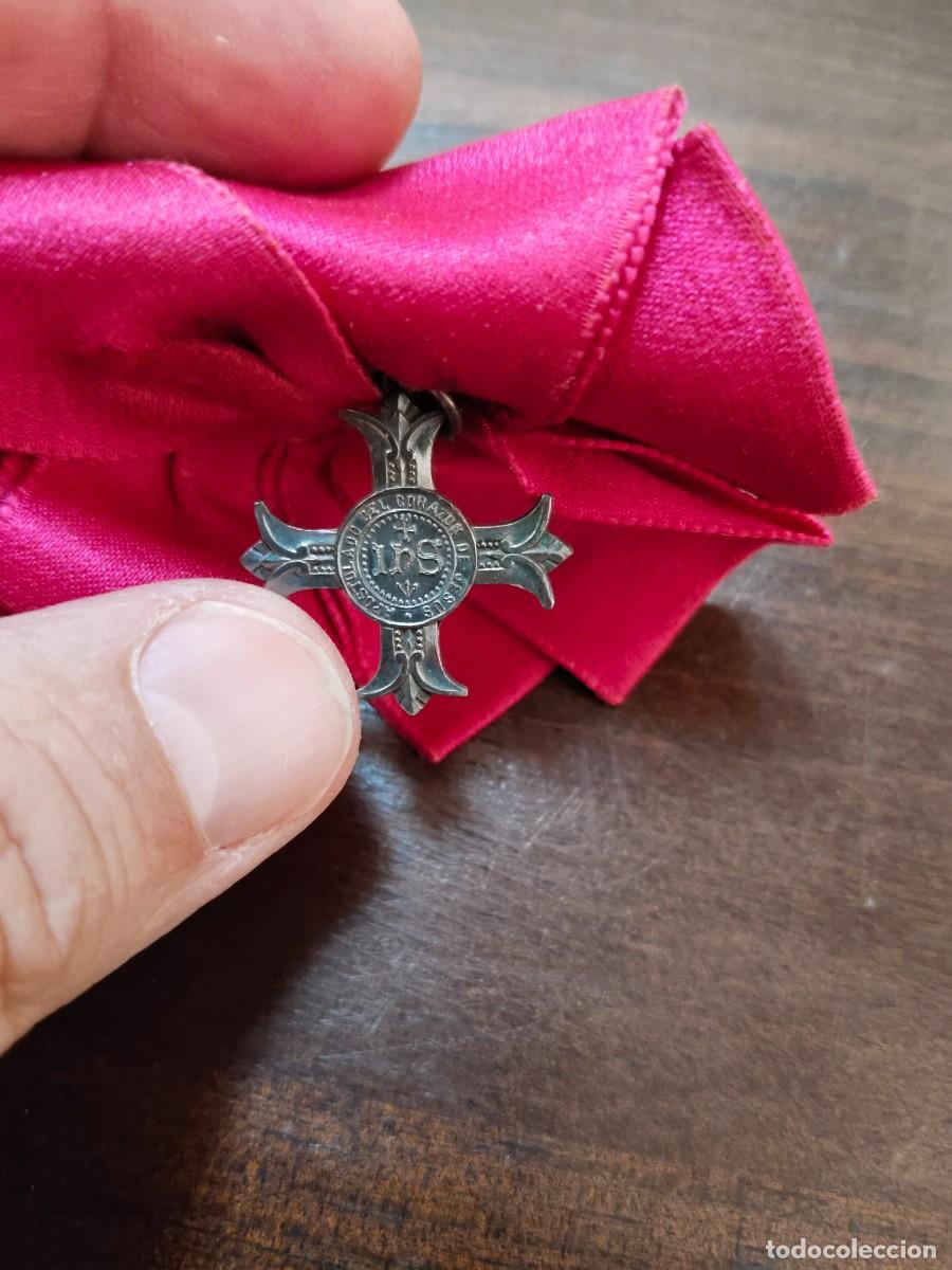 Antig&uuml;edades: Peque&ntilde;a cruz del. Apostolado del Coraz&oacute;n de Jes&uacute;s. - Foto 3