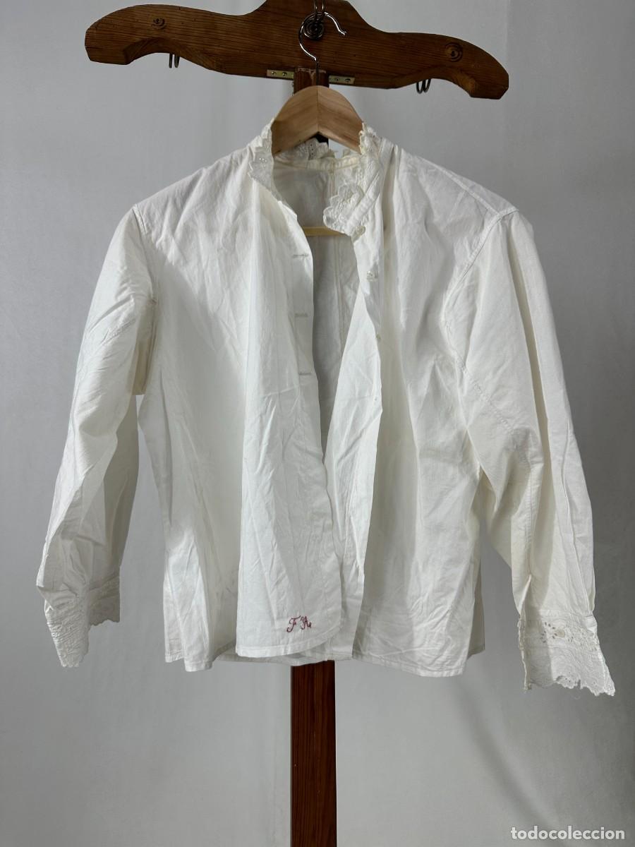 Antig&uuml;edades: Antigua camisa de algod&oacute;n con bordado ingl&eacute;s - Foto 1