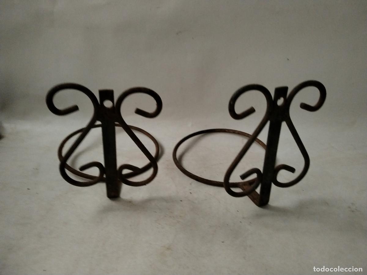 Antig&uuml;edades: 2 soportes maceteros de pared de hierro - Foto 2