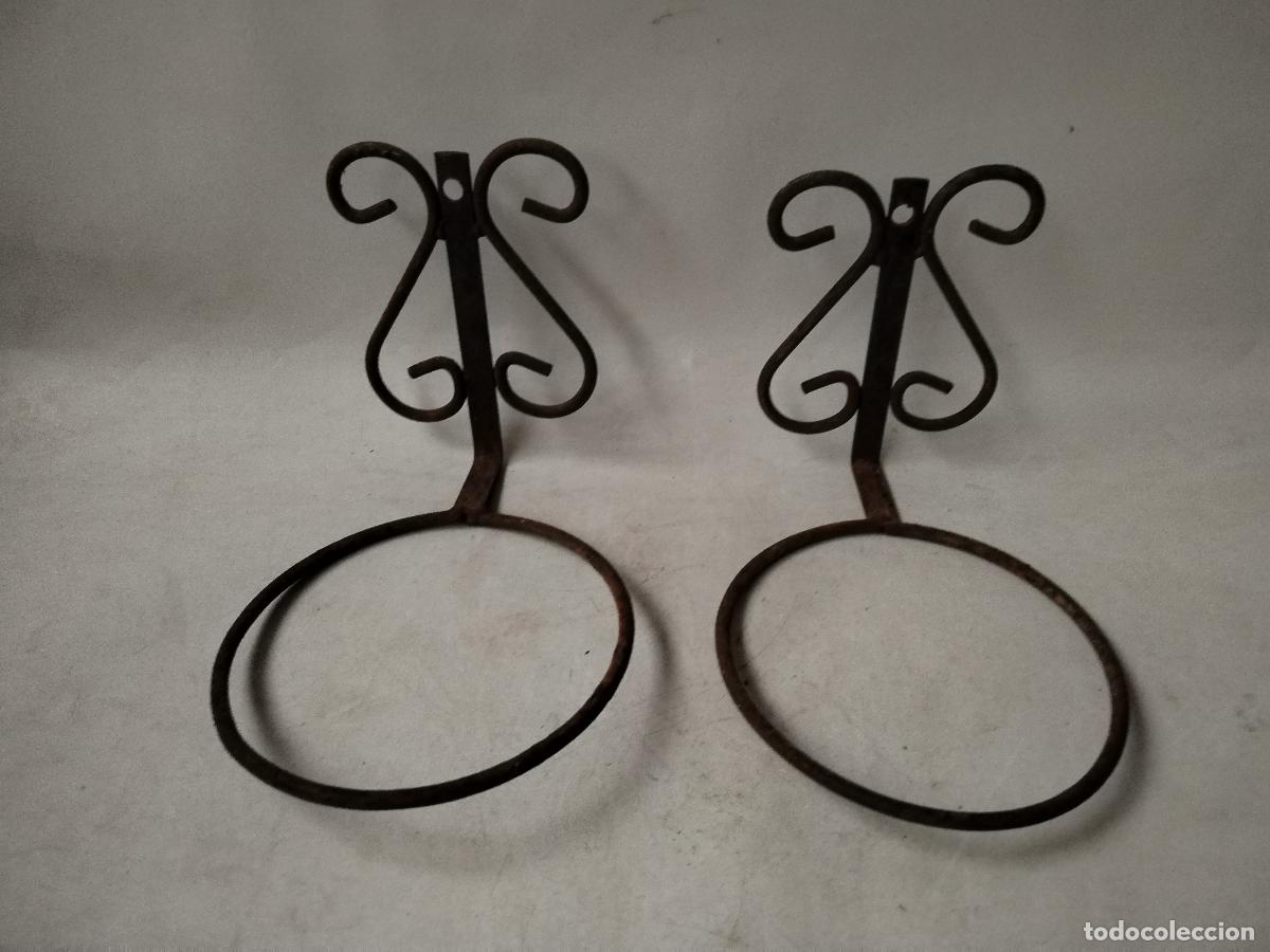 Antig&uuml;edades: 2 soportes maceteros de pared de hierro - Foto 1