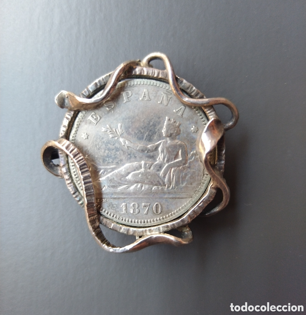 Antig&uuml;edades: Moneda de plata m&aacute;s broche de plata - Foto 1