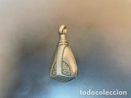 Antig&uuml;edades: ANTIGUO SONAJERO DE METAL - Foto 2