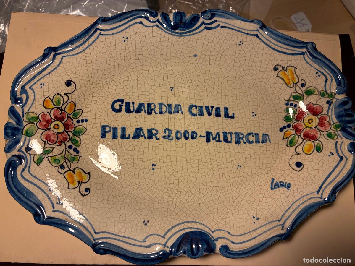 Antiguidades: Guardia Civil de Murcia, festividad del Pilar a&ntilde;o 2000 bandeja cer&aacute;mica Lario mide 26 x 19