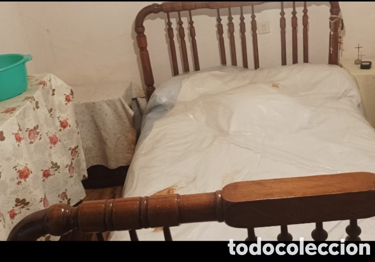 Antig&uuml;edades: Cama de madera torneada antigua - Foto 1