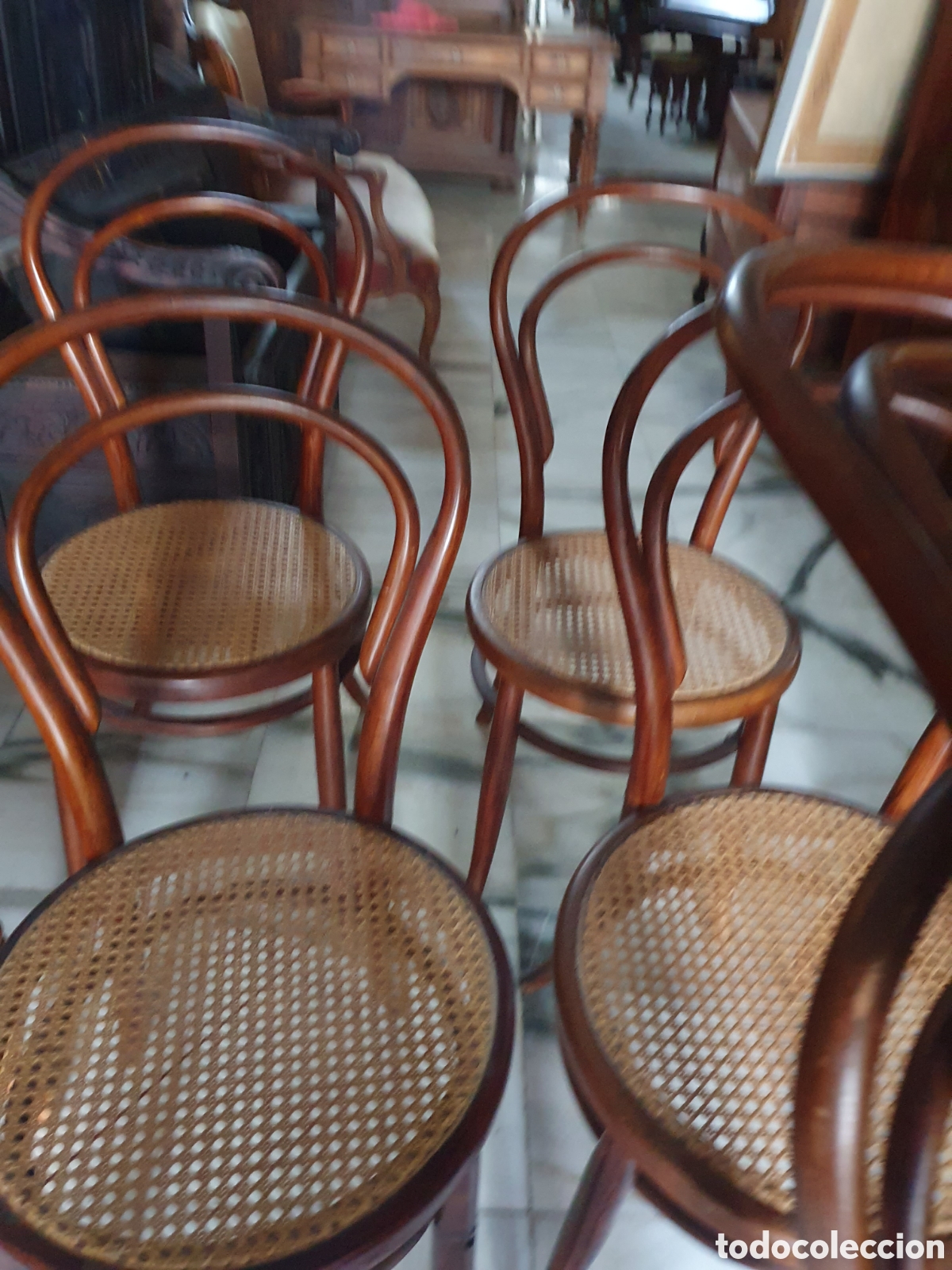 Antig&uuml;edades: Conjunto de sillas en mimbre. - Foto 3