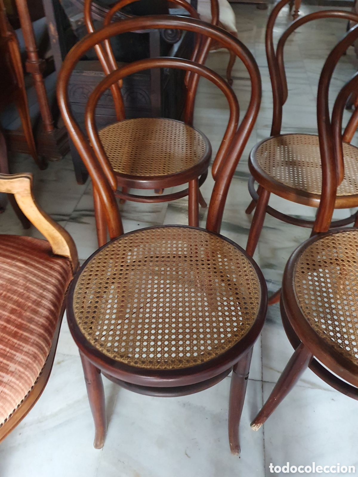 Antig&uuml;edades: Conjunto de sillas en mimbre. - Foto 4