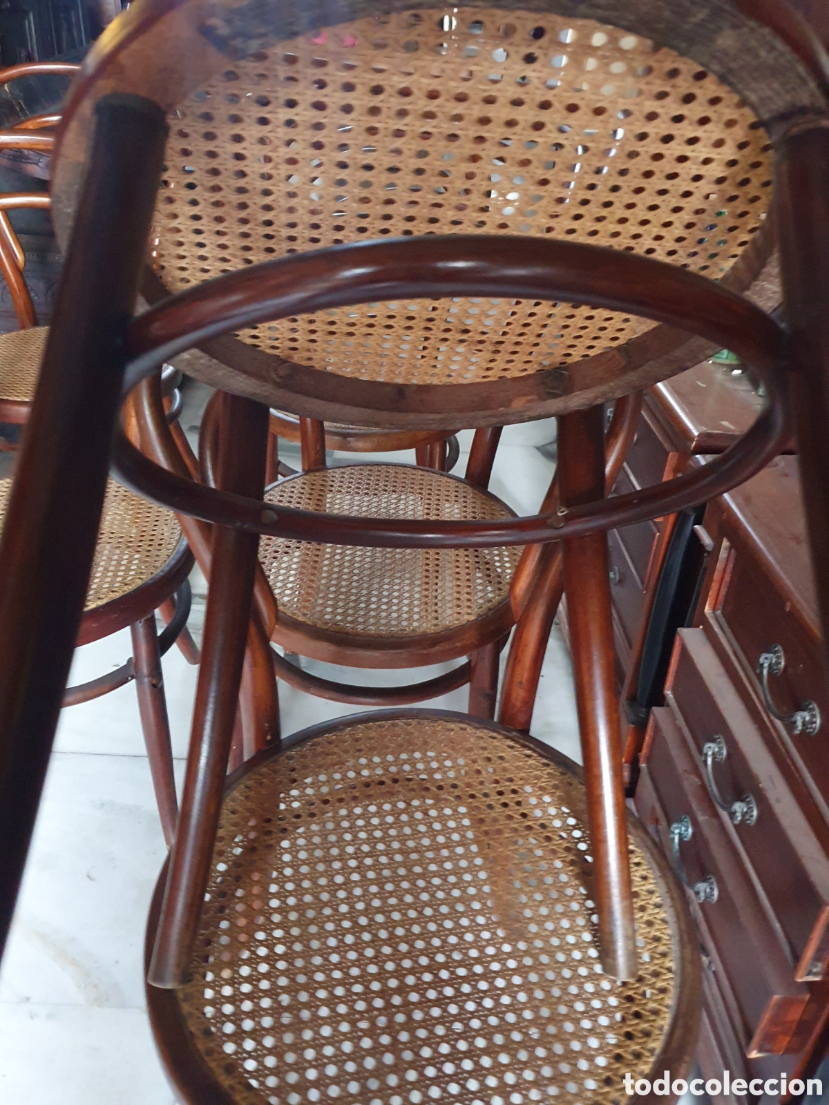 Antig&uuml;edades: Conjunto de sillas en mimbre. - Foto 6