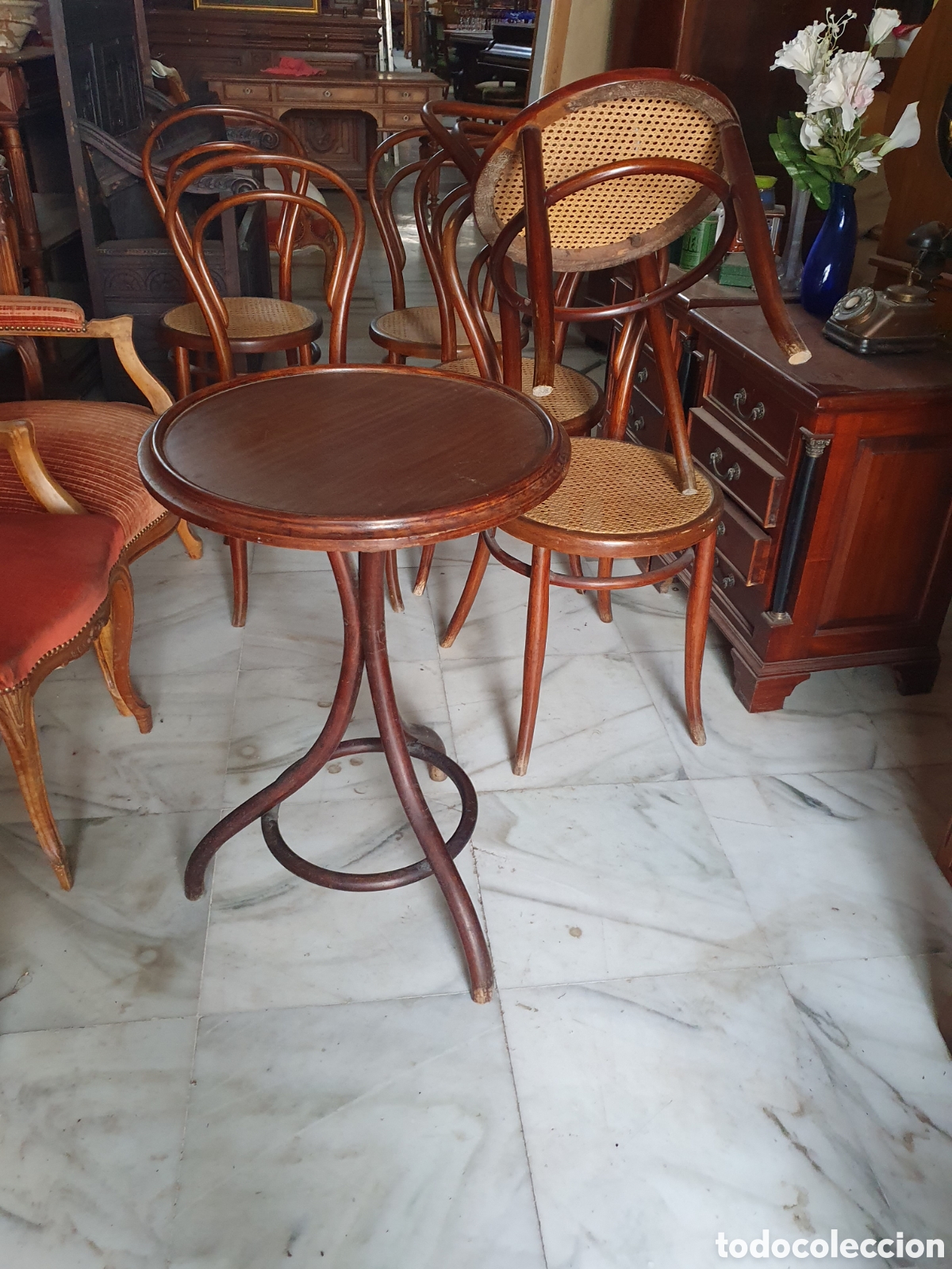 Antig&uuml;edades: Conjunto de sillas en mimbre. - Foto 1