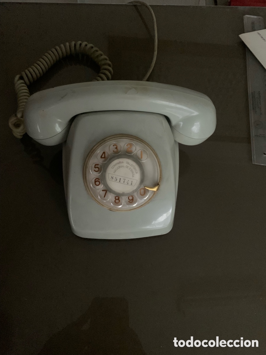 Antig&uuml;edades: Tel&eacute;fono antiguo con dial giratorio - Foto 1