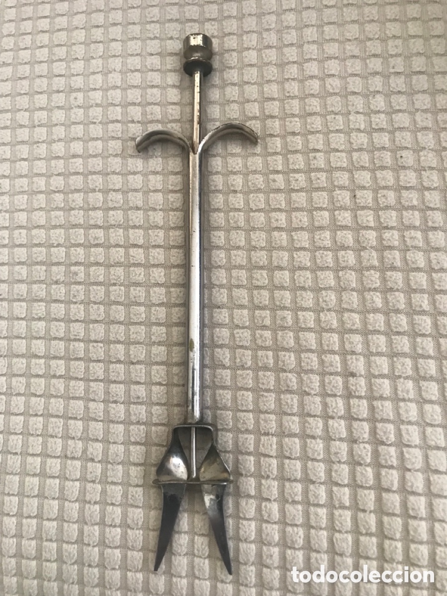 Antig&uuml;edades: Pinza antigua para pan - Foto 1