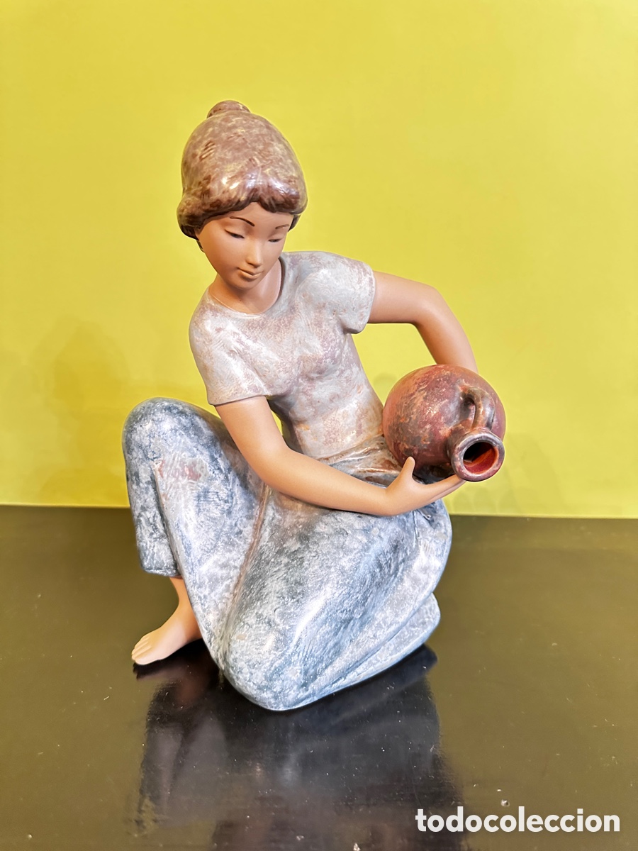 Antig&uuml;edades: Muchacha con c&aacute;ntaro Lladr&oacute; - Foto 1