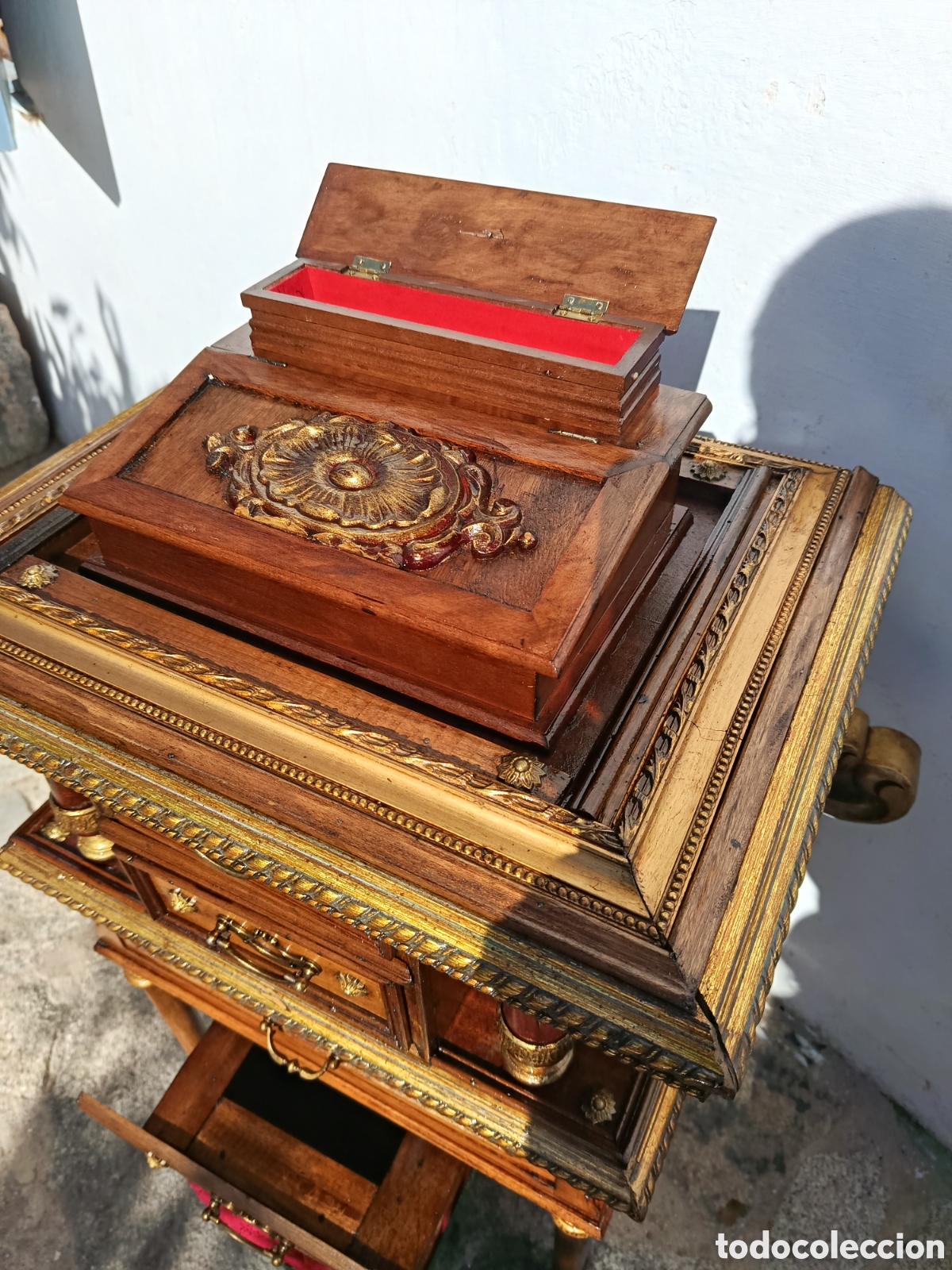 Antig&uuml;edades: Costurero de madera , metal y bronce - Foto 3
