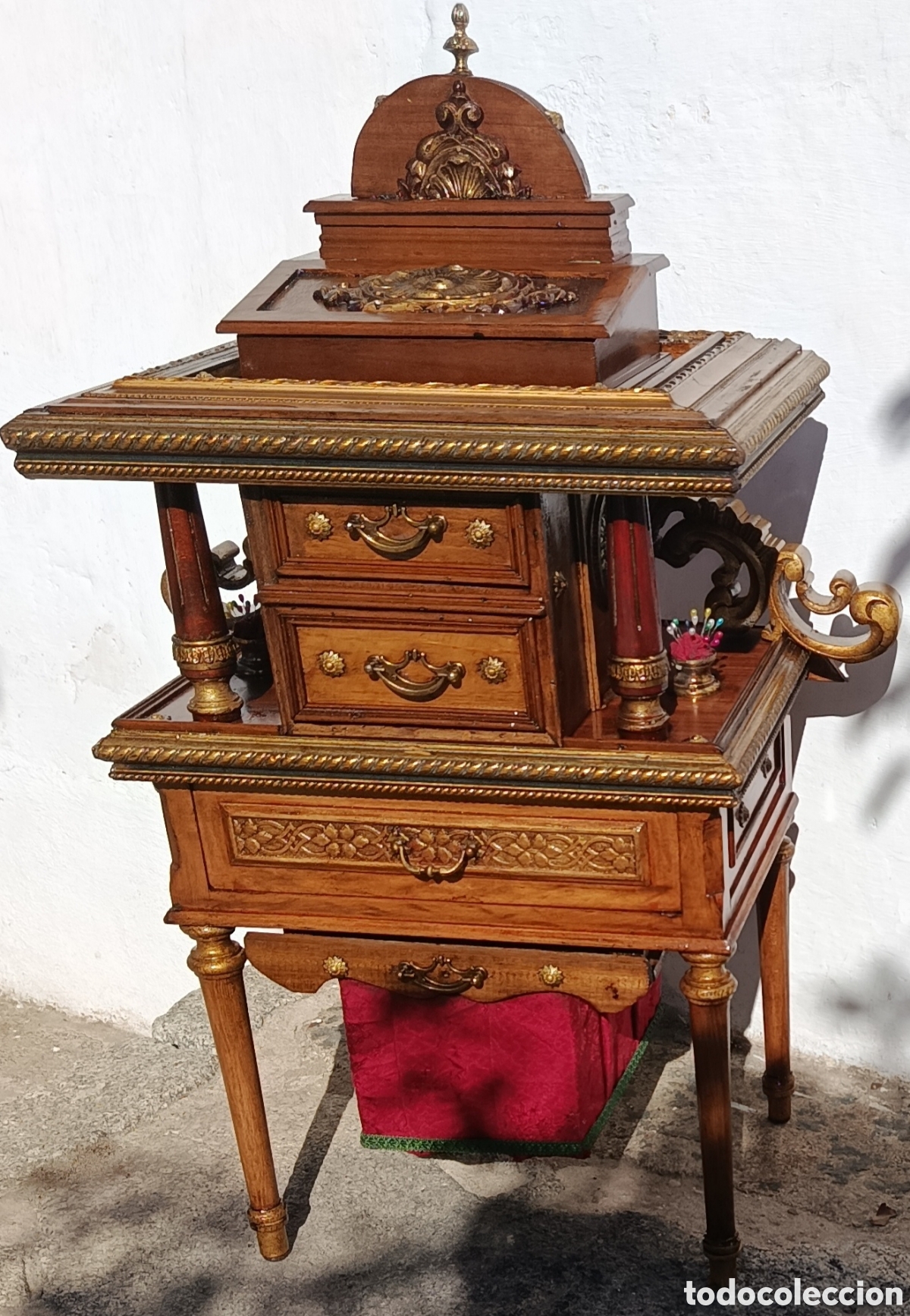 Antig&uuml;edades: Costurero de madera , metal y bronce - Foto 1