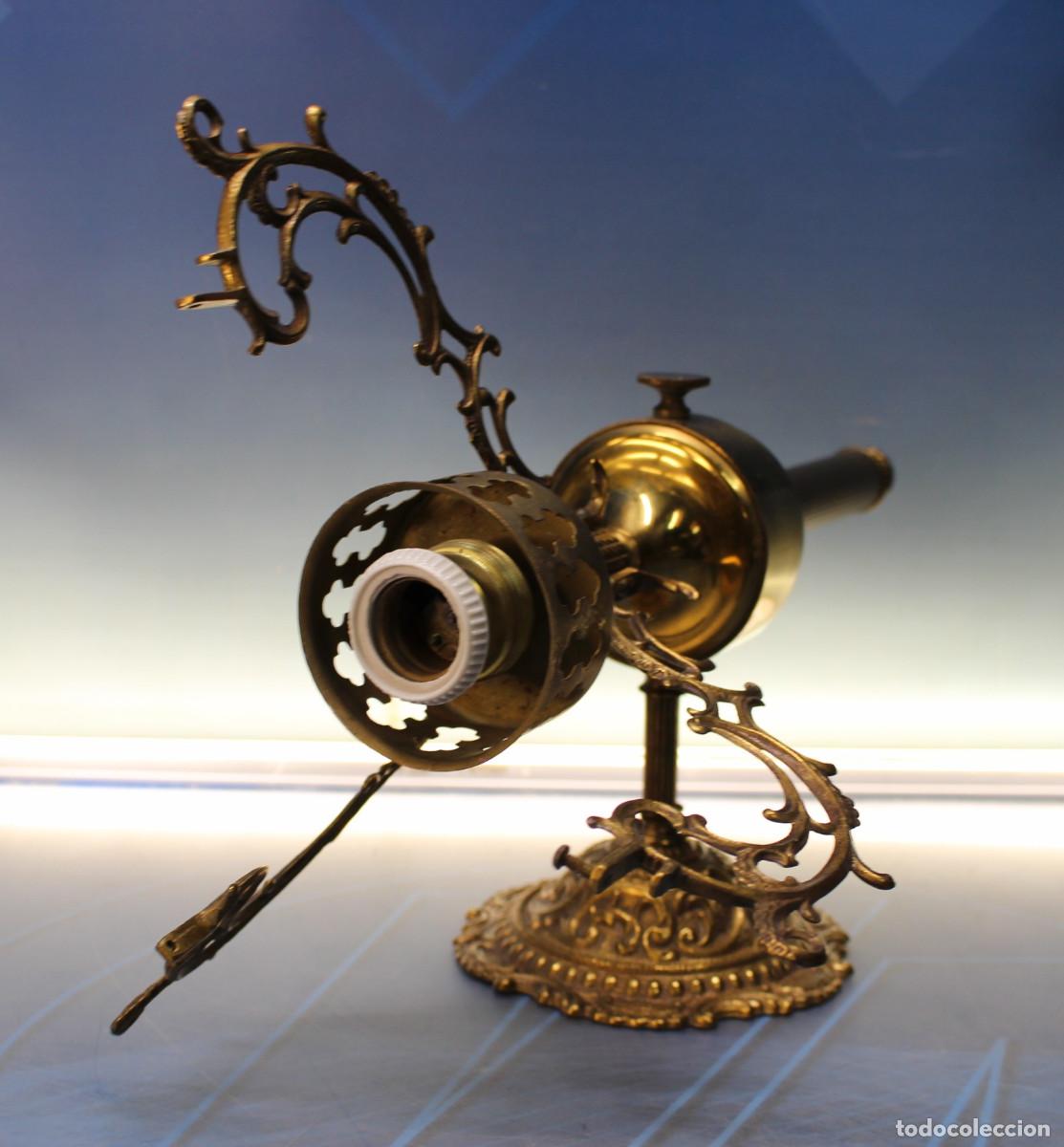 Antig&uuml;edades: L&aacute;mpara y aplique de bronce y opalina primera mitad s.XX. - Foto 6