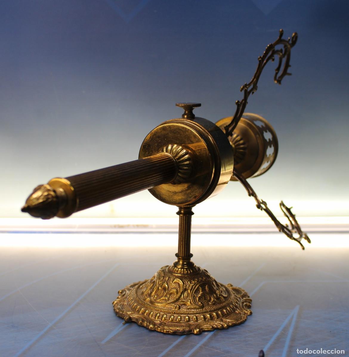 Antig&uuml;edades: L&aacute;mpara y aplique de bronce y opalina primera mitad s.XX. - Foto 7