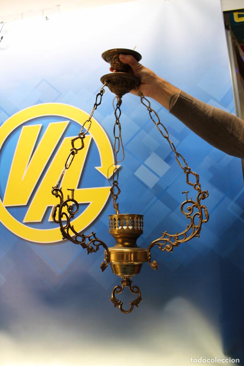 Antig&uuml;edades: L&aacute;mpara y aplique de bronce y opalina primera mitad s.XX. - Foto 8
