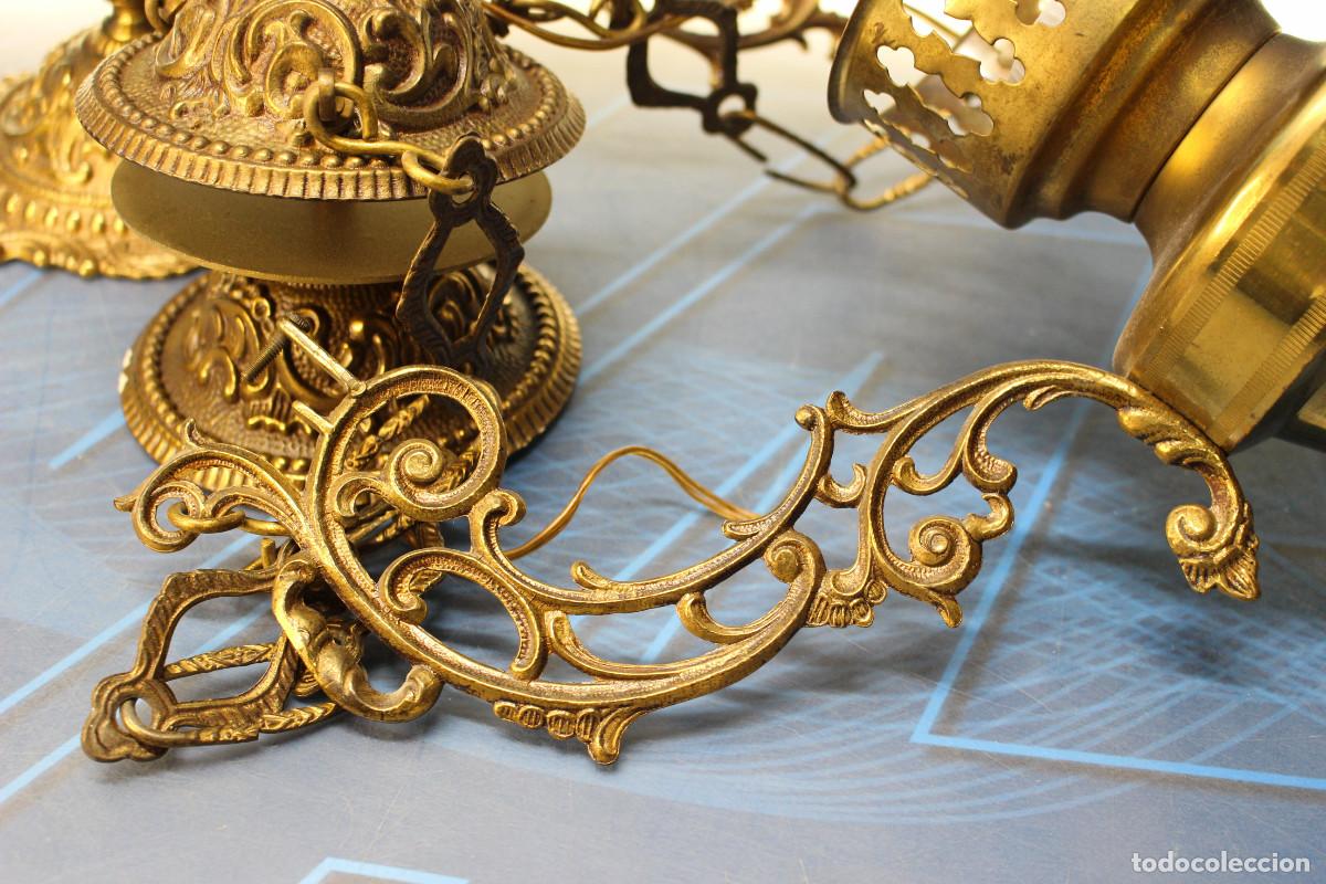 Antig&uuml;edades: L&aacute;mpara y aplique de bronce y opalina primera mitad s.XX. - Foto 13