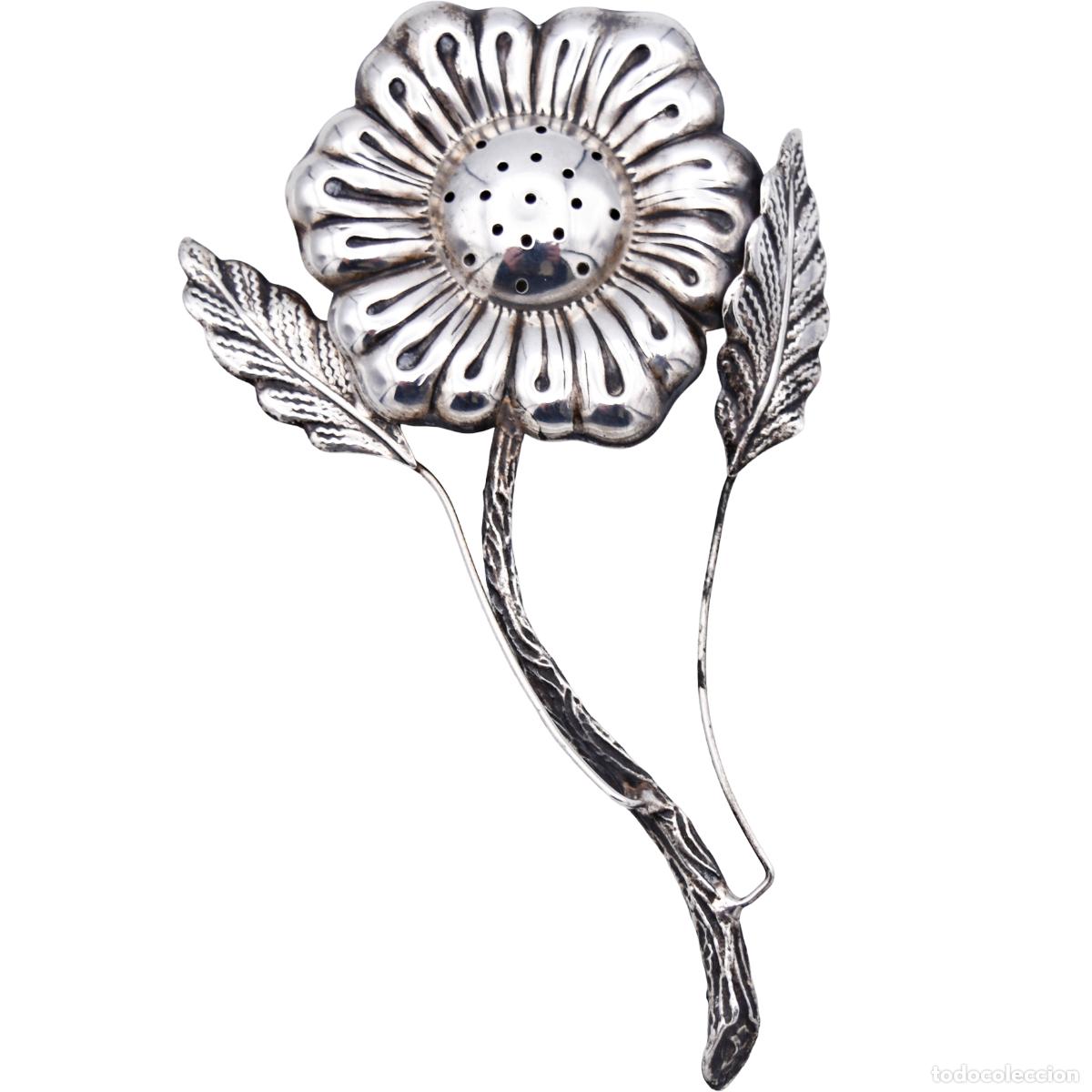 Antig&uuml;edades: Especiero / talquera de plata .800 con forma de flor - Foto 1