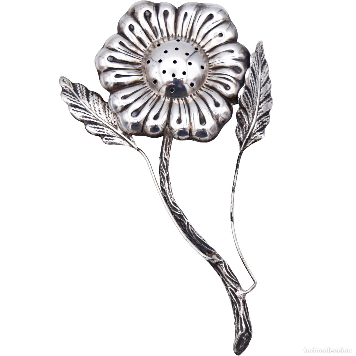 Antig&uuml;edades: Especiero / talquera de plata .800 con forma de flor - Foto 3