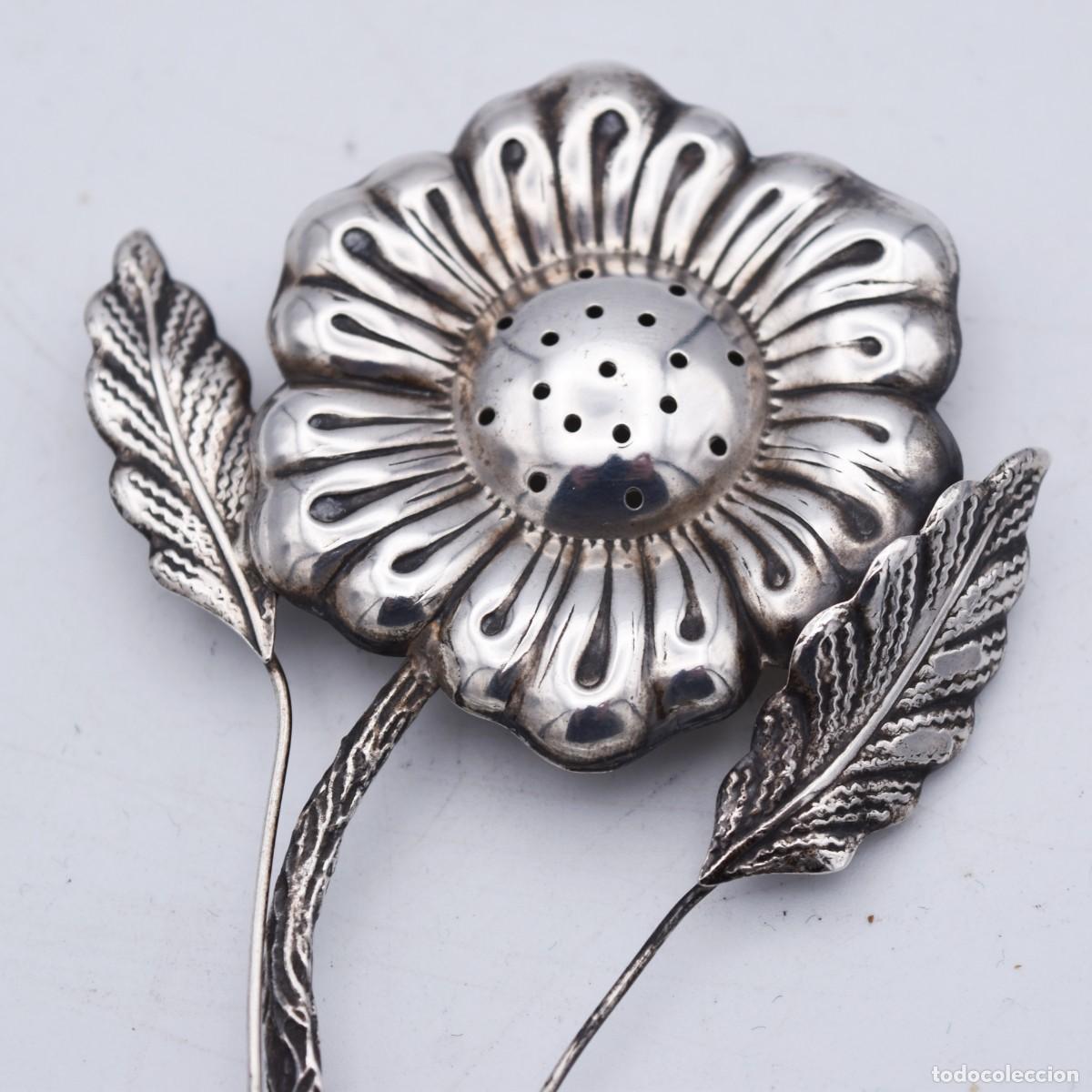 Antig&uuml;edades: Especiero / talquera de plata .800 con forma de flor - Foto 7