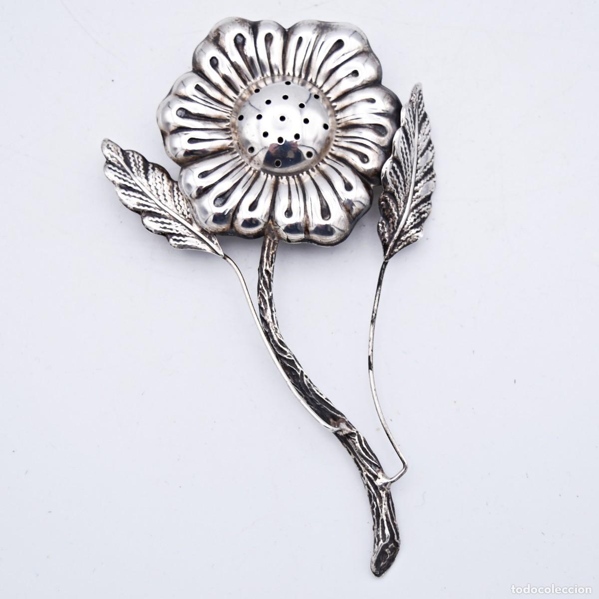 Antig&uuml;edades: Especiero / talquera de plata .800 con forma de flor - Foto 11