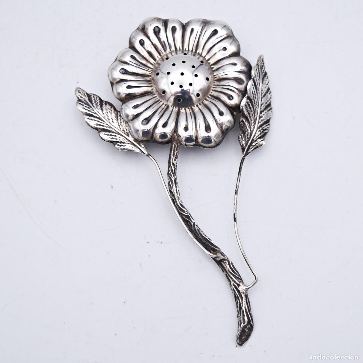 Antig&uuml;edades: Especiero / talquera de plata .800 con forma de flor - Foto 12