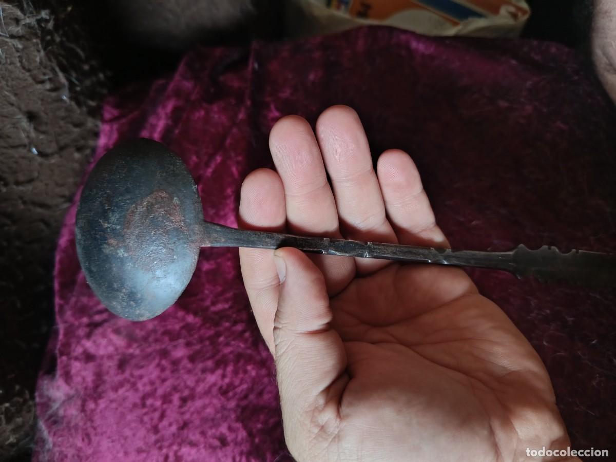 Antig&uuml;edades: Cazo de hierro, siglo XVIII. - Foto 4