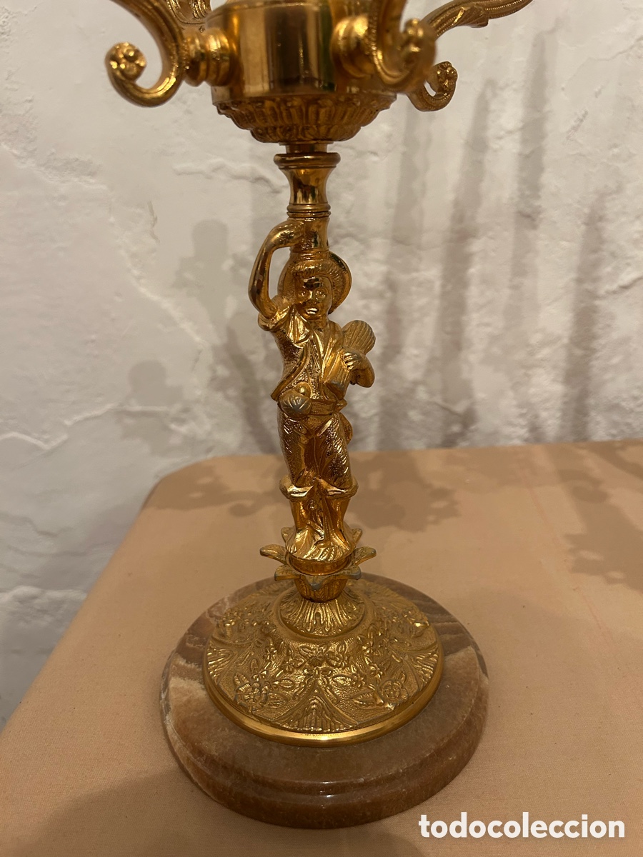 Antig&uuml;edades: Pareja de candelabros de bronce - Foto 2